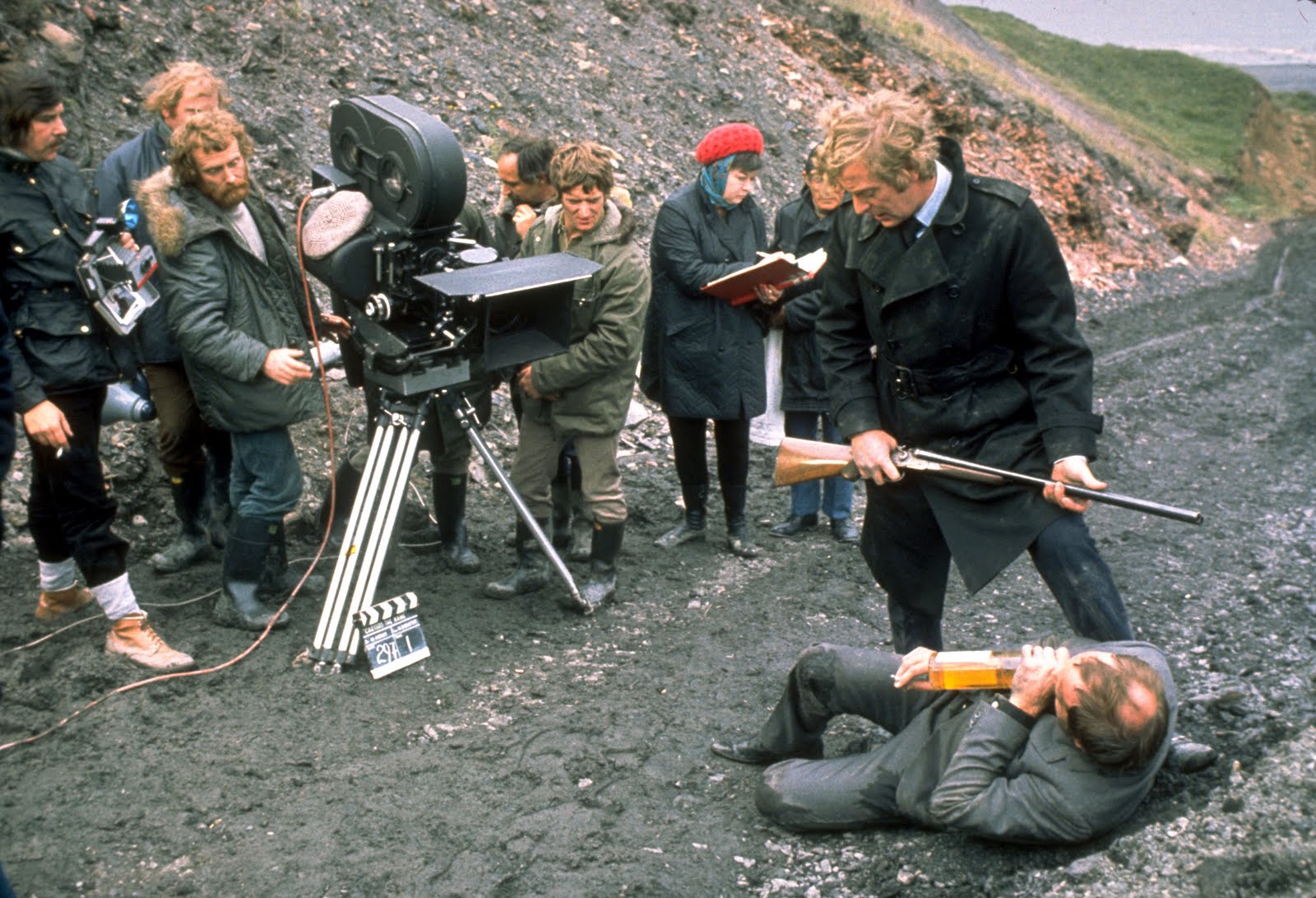 michael-caine-and-ian-hendry-behind-the-scenes